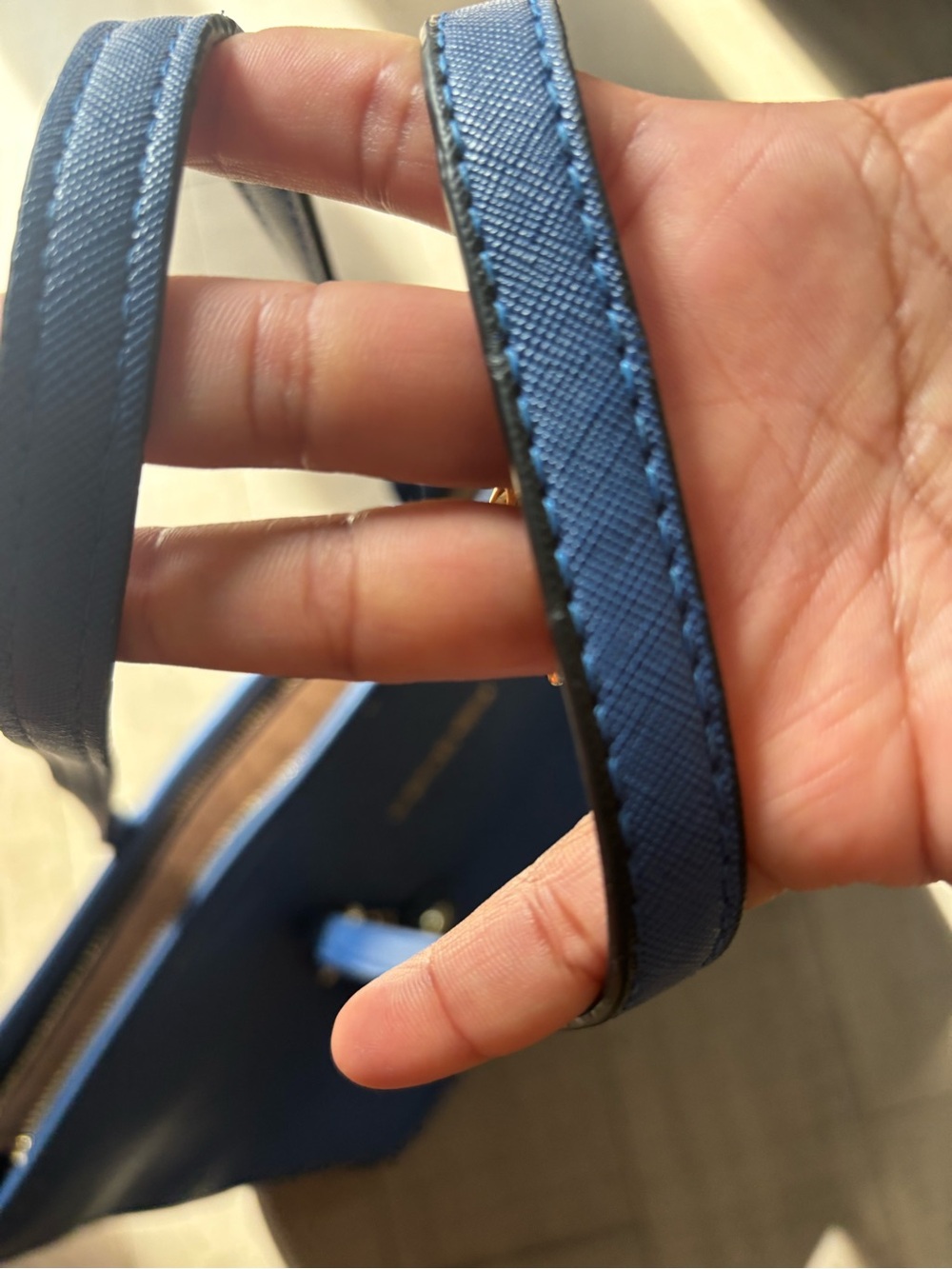 🦋Michael Kors🦋Saffiano Leather Tote Bag in Blue with Gold Tone Accents - Picture 7 of 8